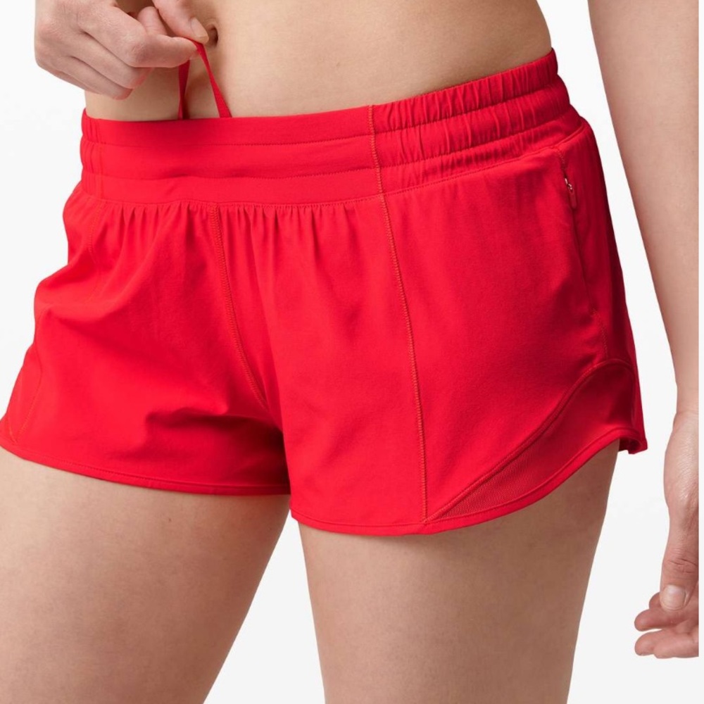 Lululemon Hotty Hot Low-Rise Lined Short 2.5